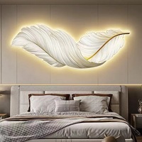 Lampu Dinding LED Lukisan Dinding Dekoratif Ukiran Modern untuk Ruang Tamu, Kamar Tidur, dan Pintu Masuk, dengan Desain Ringan Seperti Bulu