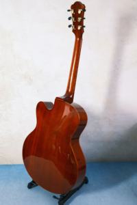 Guitarra Eléctrica Artesanal de 17 Pulgadas con Mástil de Arce, Cuerpo Hueco de Caoba Sólida, Tapa de Abeto, Estilo Violín, Personalizada Profesionalmente con Tapa de Ébano - Product Image 3