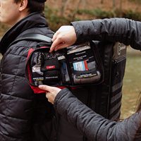 Petite trousse de premiers secours classique, décontractée et simple, isolée, en polyester 600D, avec fermeture éclair et compartiments étiquetés, pour la randonnée et le trekking