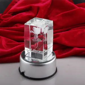 Mh-ft0062 Cubo de cristal laser para presente de casamento, luz LED de cristal 3D, artesanato de cristal a laser, peso de papel