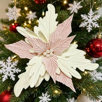 Moderne Weiße und Silberne Künstliche Weihnachtsblumen für Minimalistischen Feiertagsstil