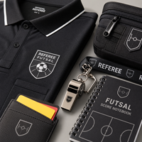 Kit d'arbitrage de futsal personnalisé avec polo d'arbitre, porte-cartes, sifflet, cordon, carnet de scores et pochette utilitaire