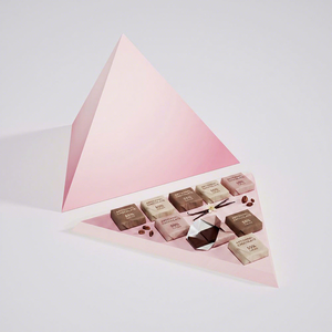 Boîte cadeau triangulaire en carton écologique, nouvelle conception, pour chocolats, faite à la main, forme personnalisée, avec séparateurs - Product Image 1