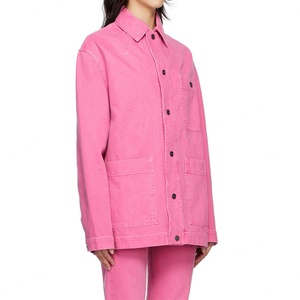 Veste en jean surdimensionnée pour femme avec fermeture à boutons pression, grandes poches à rabat, logo personnalisé, veste en denim rose en coton - Product Image 2