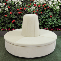 Nordischer Landhausstil Massivholzrahmen Luxuriöses Samt-Rundsofa für Hochzeiten und Königliche Veranstaltungen