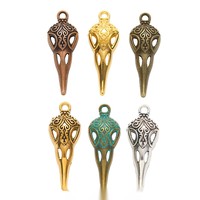 Colgante de aleación con diseño de calavera de cuervo en filigrana y cabeza de pájaro de pico largo para collar gótico de lector de tarot