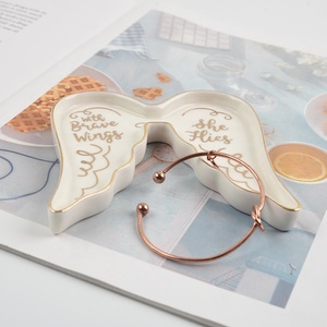 Bandeja de estilo hoja de plátano con borde dorado y plumas verdes oscuras: platos de cerámica para almacenamiento de baratijas de frutas y joyas de lujo - Product Image 3