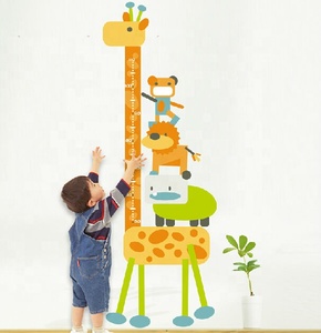 Adesivo da <span class=keywords><strong>parete</strong></span> personalizzato per la misurazione dell'altezza dei bambini dei cartoni animati giraffa carta adesiva - Product Image 1