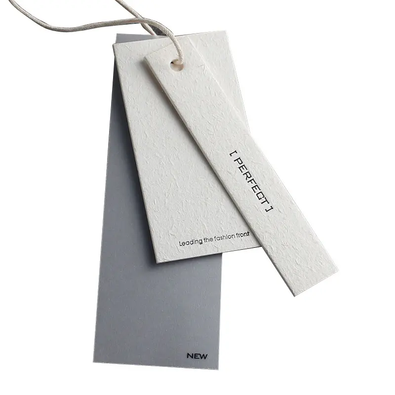 फैक्टरी थोक ब्रांड नाम लोगो अनुकूलित मूल पारिस्थितिक प्राकृतिक शैली कागज hangtag स्विंग कपड़ों के लिए टैग लेबल