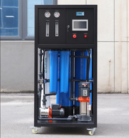 Système d'osmose inverse pour la purification de l'eau avec usage domestique et traitement de l'eau de filtration