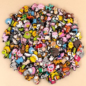 Funky PVC 2D scarpe charm cibo frutta frasi dei cartoni animati disegni alla rinfusa Anime animali scarpe decorazione per zoccoli all'ingrosso - Product Image 3