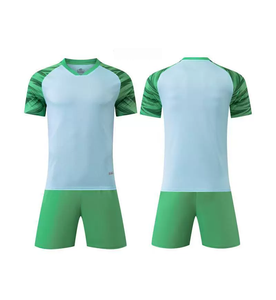 Conjunto de Uniforme de Fútbol Deportivo Profesional Personalizado 100% Poliéster, Transpirable, de Secado Rápido y Ligero - Product Image 4