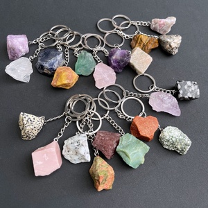 Özel Şifa Taşları Kristal El Sanatları Cilalı Taş Anahtarlıklar Karışık Çeşitli İşlemeli Doğal Kuvars Kristal Anahtarlıklar Hediyelik - Product Image 5
