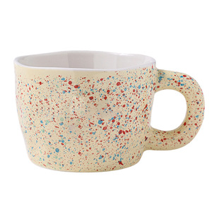 Taza de cerámica rosa con textura moldeada a mano y posavasos de madera, regalo para el desayuno o la hora del té. - Product Image 3