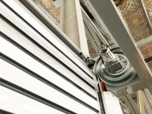 Puerta de almacén Puerta de persiana enrollable de acero inoxidable de alta velocidad de aluminio Puertas <span class=keywords><strong>enrollables</strong></span> Puerta enrollable de alta calidad - Product Image 4