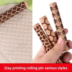 Ensemble <span class=keywords><strong>de</strong></span> rouleaux <span class=keywords><strong>de</strong></span> Texture d'argile en bois poterie céramique potiers <span class=keywords><strong>outils</strong></span> <span class=keywords><strong>de</strong></span> rouleau <span class=keywords><strong>de</strong></span> timbre rouleaux à pâtisserie texturés Kit <span class=keywords><strong>de</strong></span> rouleaux <span class=keywords><strong>de</strong></span> modèle <span class=keywords><strong>de</strong></span> modélisation - Product Image 3