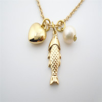 Collier pour femme de qualité à la mode avec perle d'eau douce et breloques de poisson en métal plaqué or chaîne à maillons en alliage motif en forme d'animal