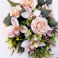 Bouquet artificiel en forme d'éventail, noué à la main, roses blanches, cymbidium, bouquet commémoratif, verdure mixte, fleurs en soie, centre de table pour la maison