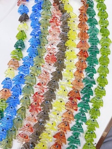 ลูกปัดแก้วรูปปลาหลากสีสวยงาม CH-JDB0178 และลูกปัดพลาสติกแบบร้อยเป็นสาย สำหรับทำเครื่องประดับแฮนด์เมด ขายส่ง - Product Image 1