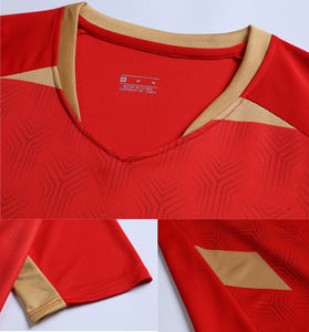 طقم تدريب كرة قدم بتصميم كلاسيكي فاخر، قميص كرة قدم قابل للتنفس مع تطريز وطباعة حرارية قابلة للتخصيص - Product Image 5