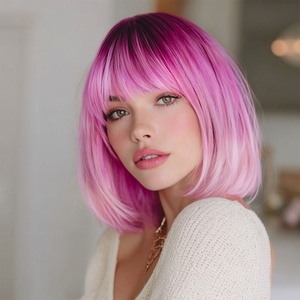 Parrucca Sintetica Corta <span class=keywords><strong>Rosa</strong></span> Sfumata con Radici Scure, <span class=keywords><strong>Capelli</strong></span> Lisci, Frangia dall'Aspetto Naturale, Vendita all'Ingrosso SM540 - Product Image 1