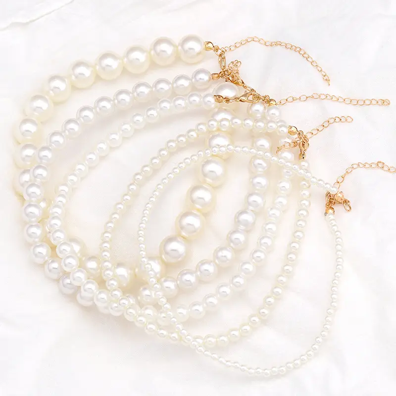 Collier ras du cou élégant en perles d'imitation blanches Bijoux de mode à breloques Grand collier de mariage en perles rondes pour femmes