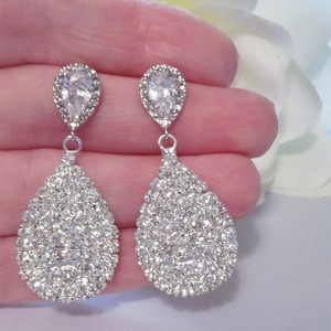Orecchini Pendenti a Goccia Lunga a Forma di Pera in Cristallo per Donne, Eleganti Accessori per Uso Quotidiano e Feste - Product Image 1