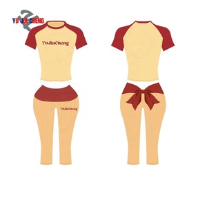 Completo Loungewear da Donna Personalizzato a 2 Pezzi con Blocchi di Colore: T-shirt Estiva a Maniche Raglan <span class=keywords><strong>e</strong></span> Pantaloni Capri con Fiocco - Product Image 1