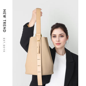 Sac fourre-tout bandoulière haut de gamme personnalisable en cuir véritable grande capacité avec fermeture éclair, idéal pour le printemps-été, les trajets quotidiens, portable et durable - Product Image 2