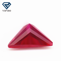 Coupe facettée, coupe triangulaire, 5 #   Pierres précieuses synthétiques en corindon rubis, forme triangulaire, 5 #   Pierres précieuses en corindon, rubis rouge et saphir