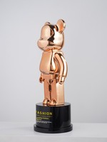Trophée haut de gamme personnalisé en résine, motif Ours Violent, style Célébrité Internet, Décoration de luxe léger et tendance, Cadeau de récompense pour Réunion annuelle