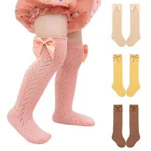 夏の春の通気性のある女の赤ちゃんの膝の靴下弓の子供たちのものプリンセス新生児の靴下メッシュニーハイソックス0-5年