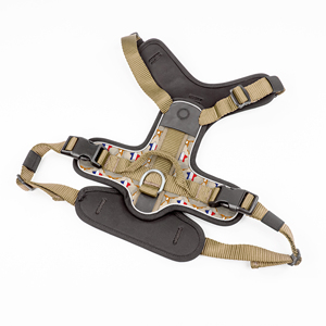 Harnais pour chien respirant sur le thème du football avec des bandes réfléchissantes et des boucles réglables, motif drapeau national - Product Image 3