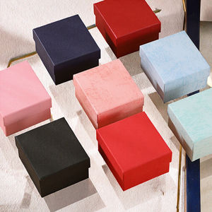 Scatola Portaorologi in Cartone Rigido Personalizzabile con Logo in Rilievo, Base e Coperchio, Materiale di Alta Qualità per Regali - Product Image 4