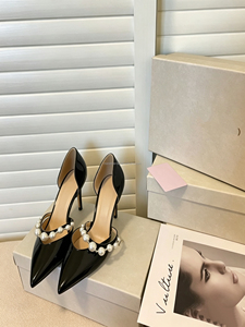 Tacones Altos con Correa de Perlas de Diseño Premium para Damas, Zapatos de Tacón con Punta en Pico de Charol y Plantilla de Cuero Genuino - Product Image 4