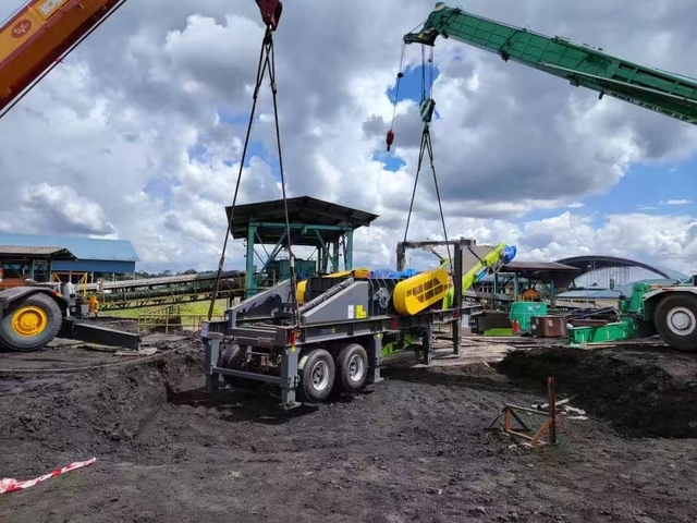 High Capacity Jaw Mobile Stone Crusher Plant with AC Motor and Pump for Coal Limestone Gold Copper Clay Nickel Bauxite