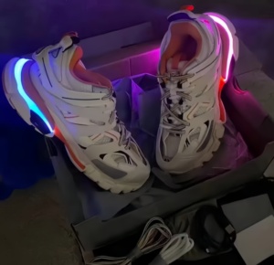 Zapatillas Deportivas con Luces LED, Zapatos Deportivos de Lujo con Diseño de Moda, Zapatos para Caminar con LED - Product Image 2