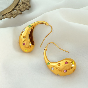 ต่างหูทองประดับเพชรทรงหยดน้ำ ชุบทอง 18K ไทเทเนียมสตีล ต่างหูแบบห้อย เครื่องประดับสำหรับงานปาร์ตี้ EH138 เพชรสี - Product Image 2