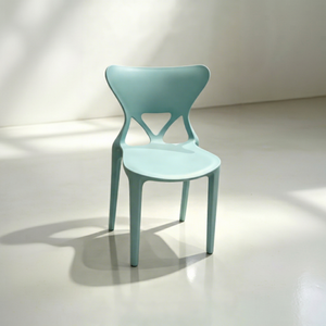 Silla de Comedor Moderna de Plástico Azul Claro con Patas de Madera y Tapicería de Cuero, Apilable, Muebles para el Hogar, Diseño Francés, Entrega en EE. UU. por UPRS - Product Image 1