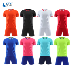 Maillot de football uni à manches courtes respirant avec logo, numéro et nom personnalisables |   Équipe nationale d'Égypte Cairo International Retro - Product Image 1
