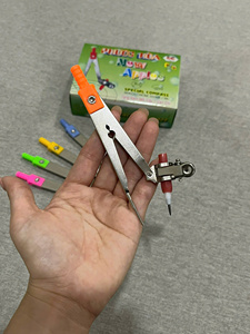 Compas en métal lisse avec pointe à pression, grande taille pour étudiants, avec prise en main stable, pince universelle pour crayon, modèle 128 127*19*22mm - Product Image 2