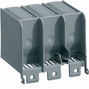 Kit Hager 2 Coperture di collegamento frontali estese per interruttore H3 X160 3P - Product Image 1