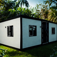 Maison conteneur blanche extensible préfabriquée pliable modulaire avec structure en acier et toit plat, style moderne et minimaliste