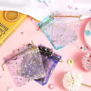 Sacs en organza transparent à cordon avec des étoiles et la lune, sacs à bijoux, sacs cadeaux, pochettes en organza avec des étoiles dorées pour les fêtes de mariage - Product Image 4