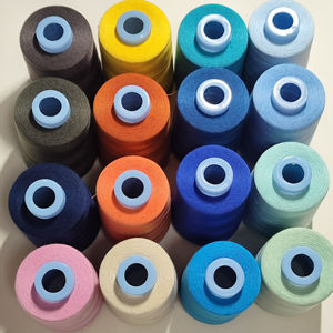 ด้ายเย็บผ้าโพลีเอสเตอร์แบบ100% 40/2 4000mtrs ทนต่ออุณหภูมิและสารเคมีเป็นมิตรกับสิ่งแวดล้อมและความดื้อรั้นสูง MOQ ต่ำ - Product Image 3