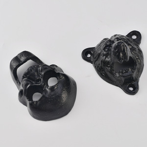 Décapsuleur mural en fonte tête de tigre et crâne noir, durable pour usage domestique - Product Image 1