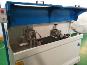 Scie à découper automatique LJZZ-450 1500W avec lame de 450 mm et connecteur d'angle pour la construction en aluminium et PVC, 380V, facile à utiliser - Product Image 1