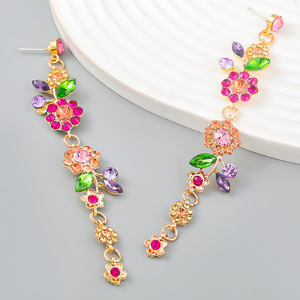<span class=keywords><strong>Orecchini</strong></span> di strass <span class=keywords><strong>a</strong></span> fiori colorati da donna con design dolce piccoli <span class=keywords><strong>orecchini</strong></span> lunghi <span class=keywords><strong>a</strong></span> fiore - Product Image 6