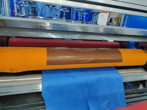 Machine de fabrication de blouse chirurgicale non tissée ultrasonique jetable entièrement automatique vêtements de médecin hospitalier combinaison de protection - Product Image 5