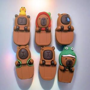 Pegatinas Decorativas Coleccionables de PVC Hechas a Mano con Diseño de Capibara, Tendencia 2026, para Fiestas, Regalos y Venta al por Mayor - Product Image 5